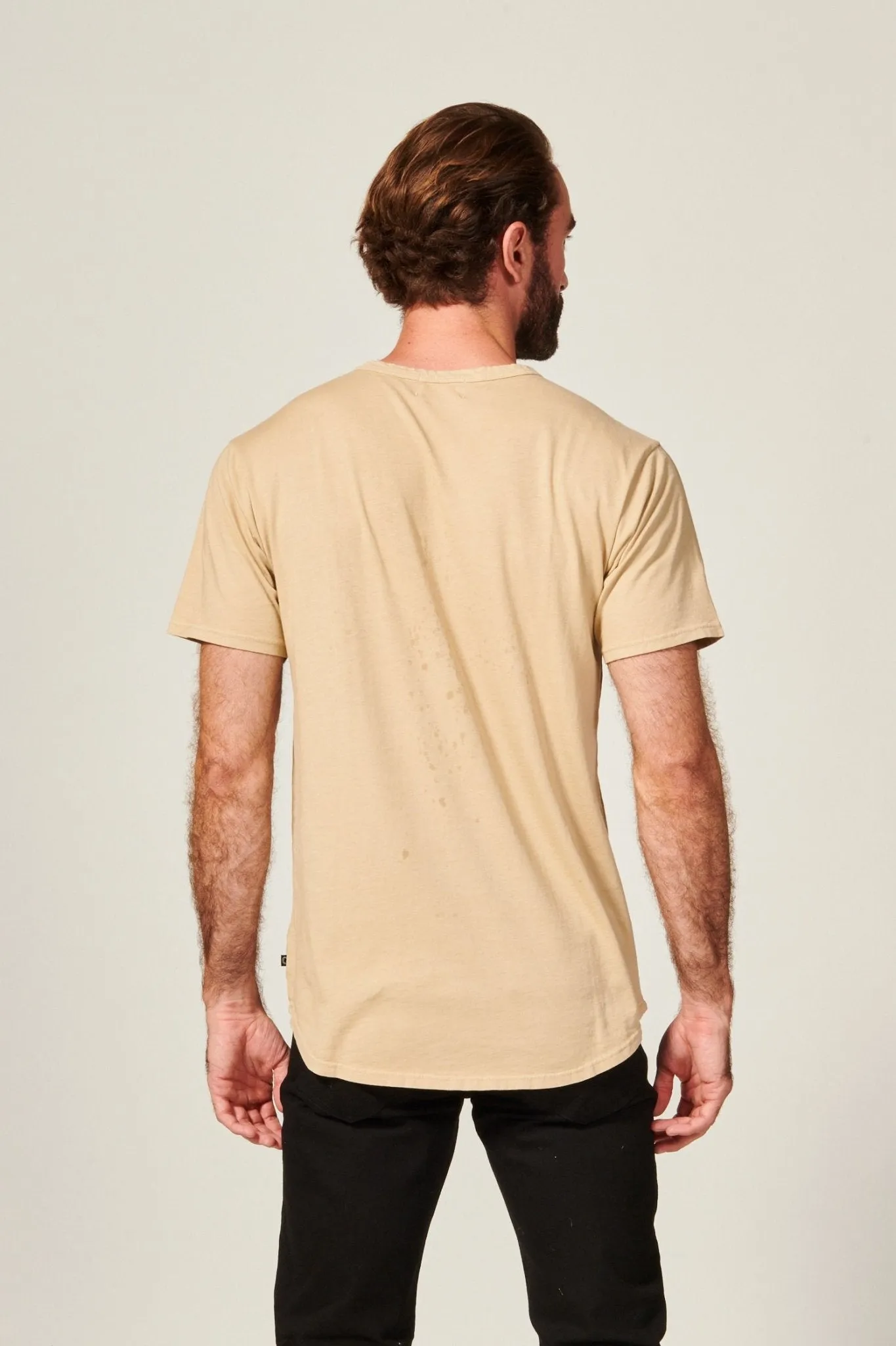 DIME CURVED HEM TEE | SAND