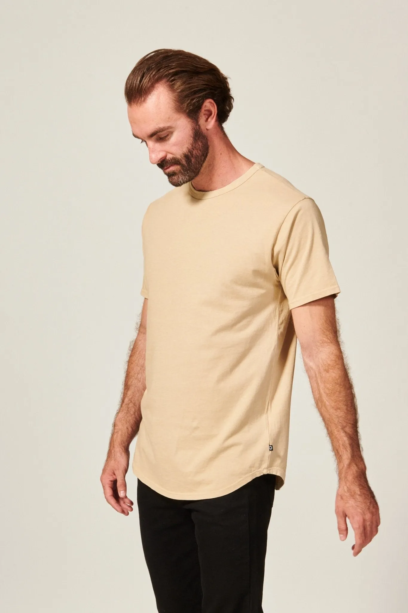 DIME CURVED HEM TEE | SAND