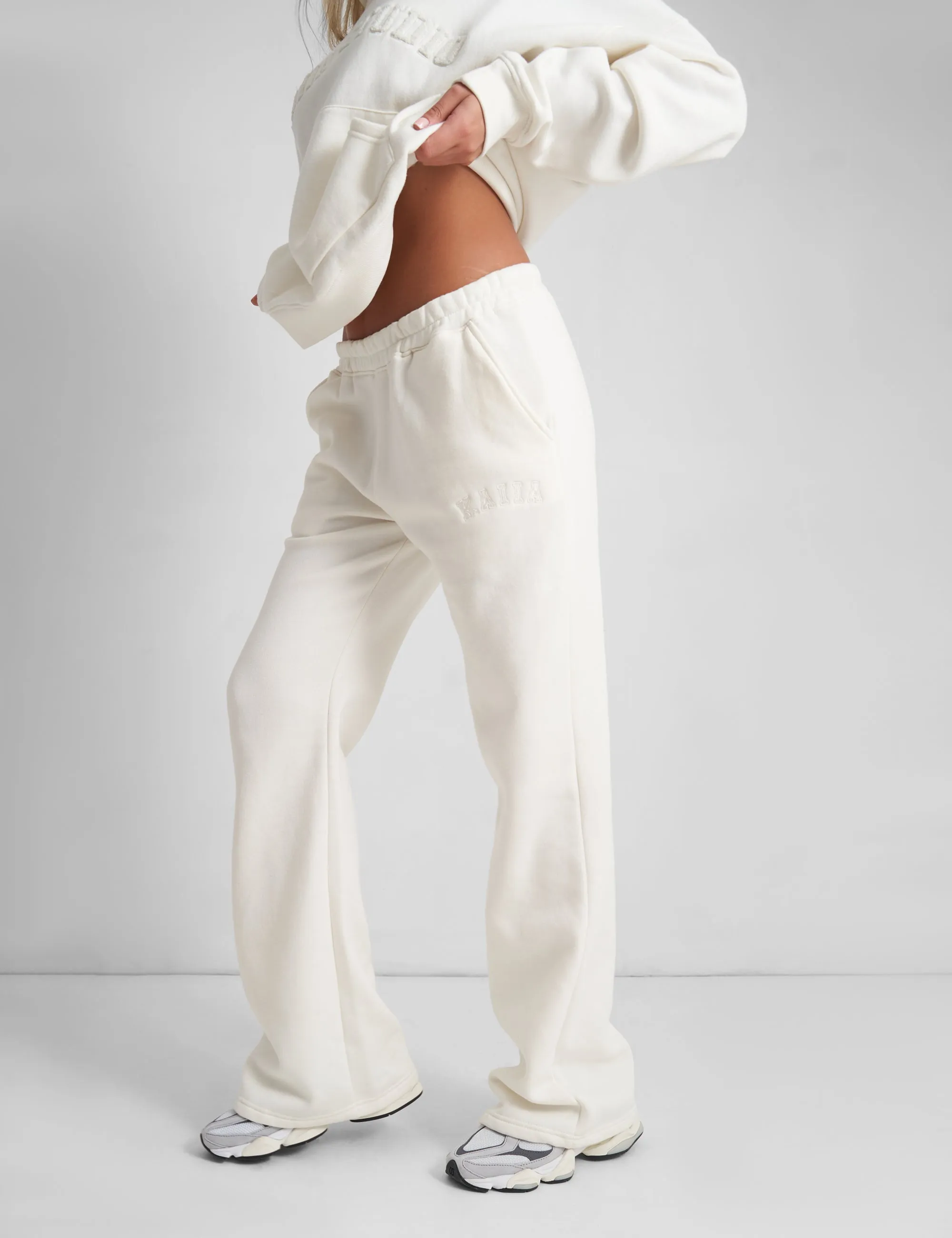 Kaiia Wide Leg Sweat Pants in Vanilla